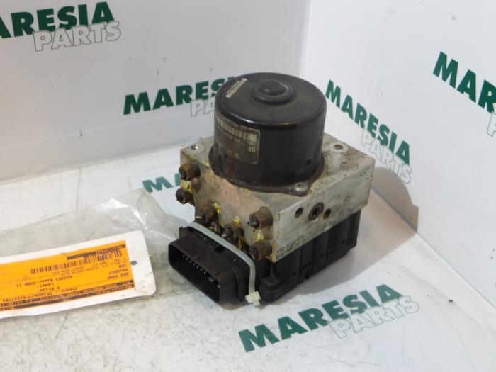 Gebruikte ABS Pomp Peugeot 206 (2A/C/H/J/S) 1.9 D Prijs € 75,00 Margeregeling aangeboden door Maresia Parts