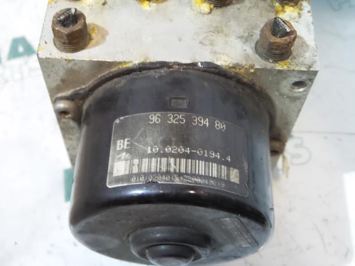 ABS Pomp van een Peugeot 206 (2A/C/H/J/S) 1.9 D 2000