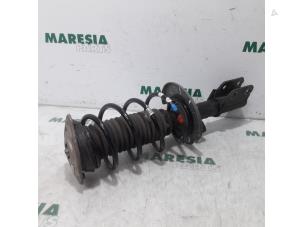 Gebruikte Schokdemperpoot links-voor Peugeot 308 SW (L4/L9/LC/LJ/LR) 1.6 BlueHDi 120 Prijs € 60,00 Margeregeling aangeboden door Maresia Parts