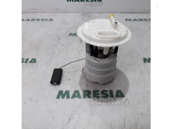 Gebruikte Tank element Pomp Peugeot 407 SW (6E) 2.2 16V Prijs € 25,00 Margeregeling aangeboden door Maresia Parts