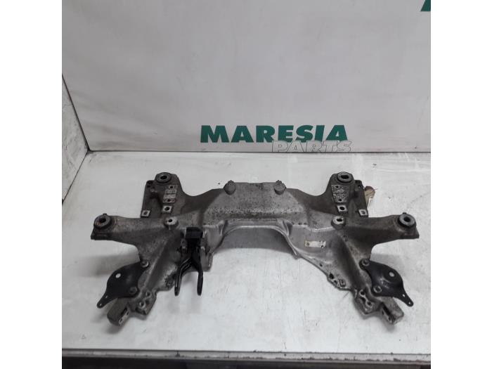 Gebruikte Subframe Peugeot 407 SW (6E) 2.2 16V Prijs € 89,00 Margeregeling aangeboden door Maresia Parts