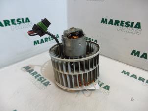 Gebruikte Aanjager Renault Espace (JE) 2.0 16V Prijs € 20,00 Margeregeling aangeboden door Maresia Parts