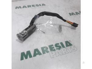 Gebruikte Kontaktslot + Sleutel Renault Twingo (C06) 1.2 16V Prijs € 35,00 Margeregeling aangeboden door Maresia Parts
