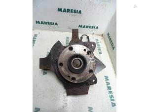 Gebruikte Asschenkel rechts-voor Renault Espace (JE) 2.0 16V Prijs € 50,00 Margeregeling aangeboden door Maresia Parts