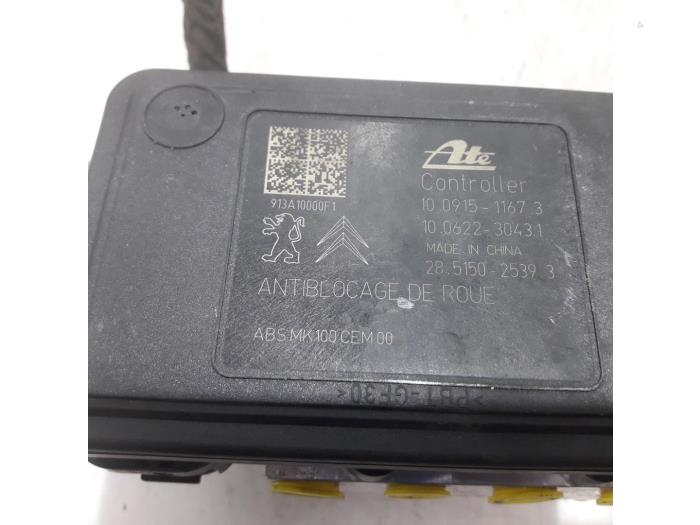 ABS Pomp van een Citroën C3 (SC) 1.0 Vti 68 12V 2014