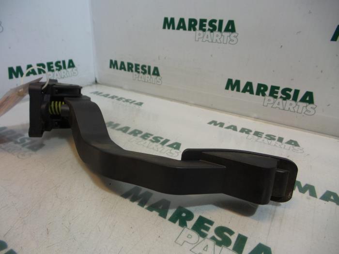 Gebruikte Gaspedaalpositie Sensor Peugeot 206 (2A/C/H/J/S) 1.4 HDi Prijs € 35,00 Margeregeling aangeboden door Maresia Parts