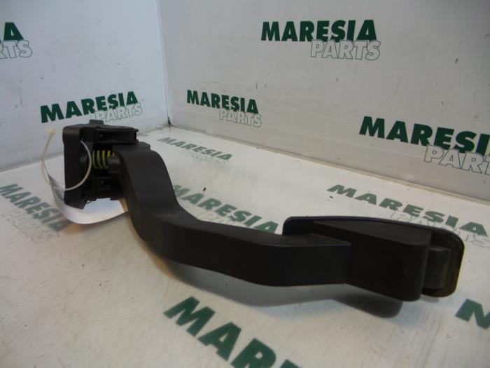 Gebruikte Gaspedaalpositie Sensor Peugeot 206 (2A/C/H/J/S) 1.4 HDi Prijs € 35,00 Margeregeling aangeboden door Maresia Parts