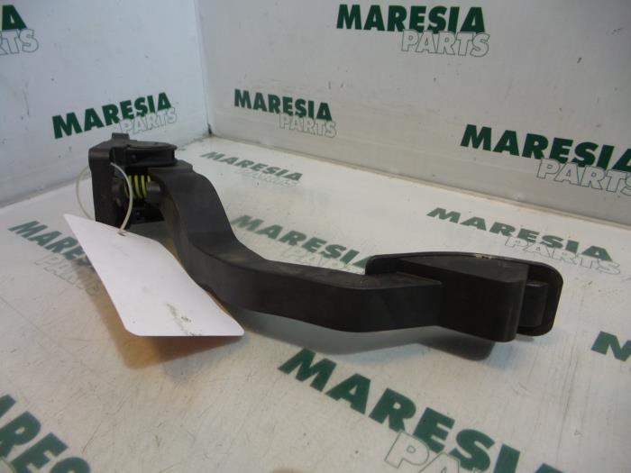 Gebruikte Gaspedaalpositie Sensor Peugeot 206 (2A/C/H/J/S) 1.4 HDi Prijs € 35,00 Margeregeling aangeboden door Maresia Parts