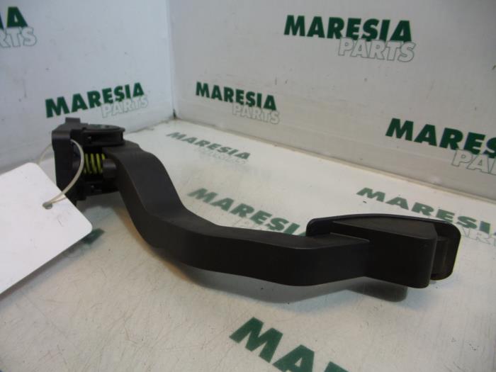 Gebruikte Gaspedaalpositie Sensor Peugeot 206 (2A/C/H/J/S) 1.4 HDi Prijs € 35,00 Margeregeling aangeboden door Maresia Parts