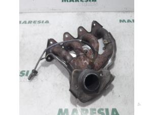 Gebruikte Uitlaatspruitstuk Renault Clio III (BR/CR) 1.6 16V Prijs € 34,50 Margeregeling aangeboden door Maresia Parts