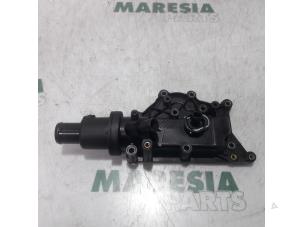 Gebruikte Thermostaathuis Renault Clio III (BR/CR) 1.6 16V Prijs € 50,00 Margeregeling aangeboden door Maresia Parts