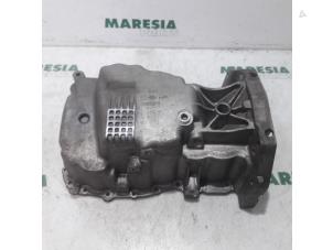 Gebruikte Carterpan Renault Clio III (BR/CR) 1.6 16V Prijs € 40,00 Margeregeling aangeboden door Maresia Parts