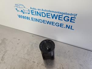 Gebruikte Licht Schakelaar Volkswagen Golf IV (1J1) 1.6 16V Prijs € 20,00 Margeregeling aangeboden door Auto- en demontagebedrijf Eindewege