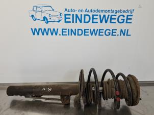Gebruikte Schokdemperpoot rechts-voor BMW 7 serie (E38) 728iA,iA Executive 24V Prijs € 60,00 Margeregeling aangeboden door Auto- en demontagebedrijf Eindewege