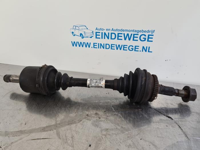 Gebruikte Aandrijfas links-voor Volvo V70 (GW/LW/LZ) 2.5 10V Prijs € 50,00 Margeregeling aangeboden door Auto- en demontagebedrijf Eindewege