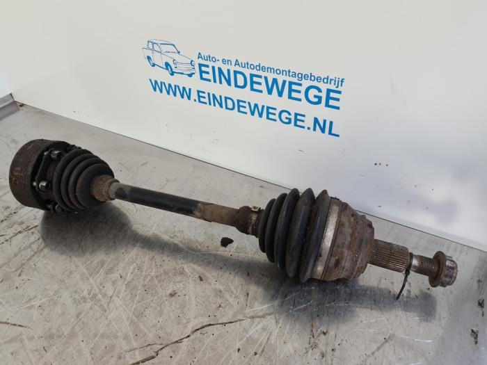 Gebruikte Aandrijfas links-voor Volkswagen Golf IV (1J1) 1.9 TDI Prijs € 35,00 Margeregeling aangeboden door Auto- en demontagebedrijf Eindewege