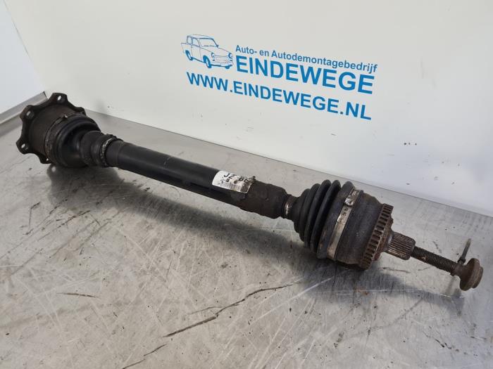 Gebruikte Aandrijfas rechts-voor Volkswagen Passat (3B2) 1.8 20V Prijs € 40,00 Margeregeling aangeboden door Auto- en demontagebedrijf Eindewege