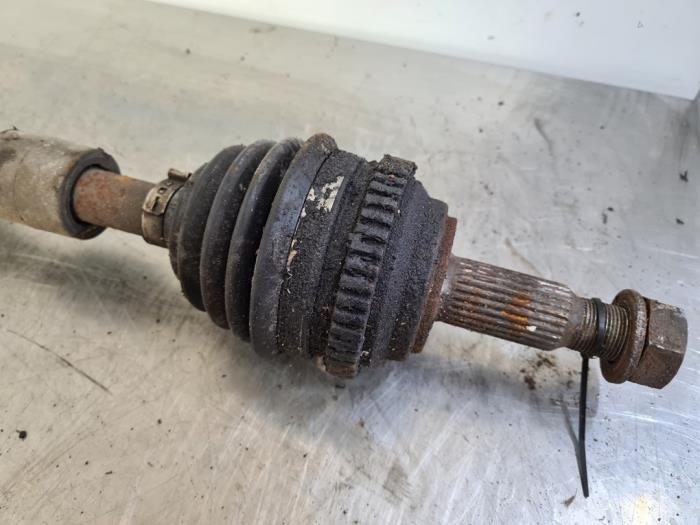 Aandrijfas links-voor van een Chrysler PT Cruiser 2.0 16V 2001