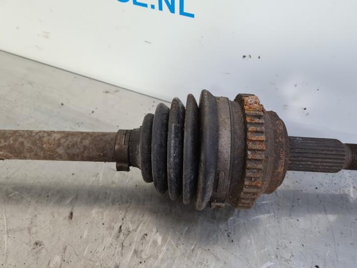Aandrijfas rechts-voor van een Chrysler PT Cruiser 2.0 16V 2001