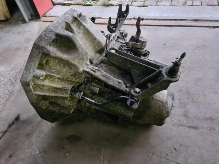 Gebruikte Versnellingsbak Renault Clio III (BR/CR) 1.5 dCi 70 Prijs € 175,00 Margeregeling aangeboden door Auto- en demontagebedrijf Eindewege