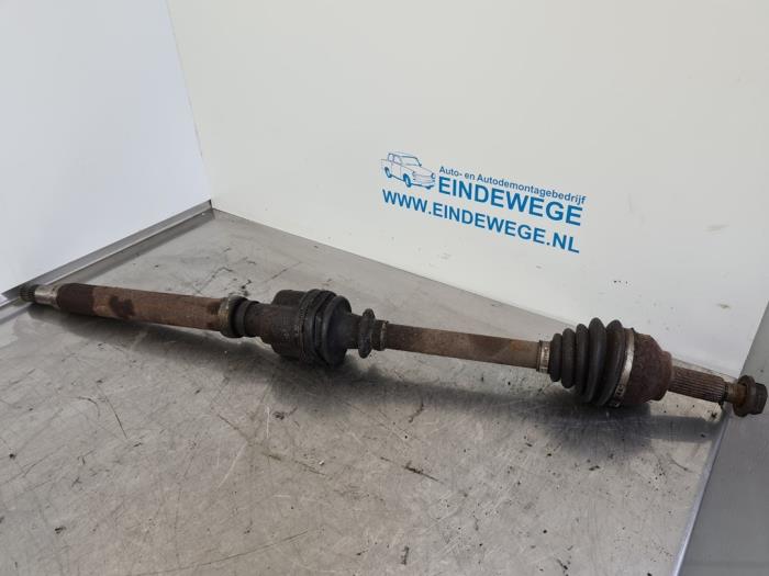 Gebruikte Aandrijfas rechts-voor Ford Mondeo III Wagon 1.8 16V Prijs € 35,00 Margeregeling aangeboden door Auto- en demontagebedrijf Eindewege