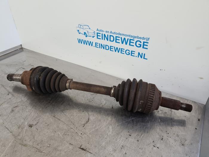 Gebruikte Aandrijfas links-voor Ford Cougar (ECX/W) 2.5 24V Prijs € 50,00 Margeregeling aangeboden door Auto- en demontagebedrijf Eindewege