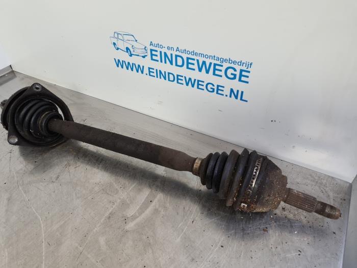Gebruikte Steekas links-voor Renault Laguna I Grandtour (K56) 1.6 16V Prijs € 30,00 Margeregeling aangeboden door Auto- en demontagebedrijf Eindewege