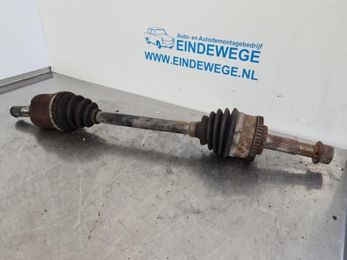 Gebruikte Steekas links-voor Nissan Almera Tino (V10M) 1.8 16V Prijs € 30,00 Margeregeling aangeboden door Auto- en demontagebedrijf Eindewege