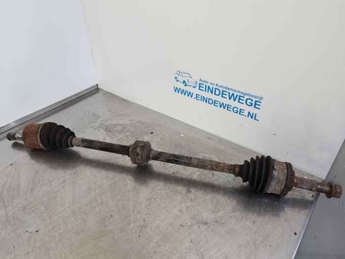 Gebruikte Steekas rechts-voor Nissan Almera Tino (V10M) 1.8 16V Prijs € 30,00 Margeregeling aangeboden door Auto- en demontagebedrijf Eindewege