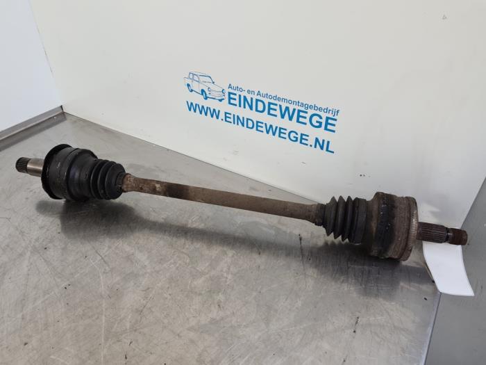 Gebruikte Aandrijfas links-achter Mercedes C Sportcoupé (C203) 2.2 C-200 CDI 16V Prijs € 40,00 Margeregeling aangeboden door Auto- en demontagebedrijf Eindewege