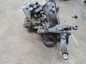 Gebruikte Versnellingsbak Opel Astra G Caravan (F35) 1.6 GL,Club,Sport,CDX Prijs € 135,00 Margeregeling aangeboden door Auto- en demontagebedrijf Eindewege