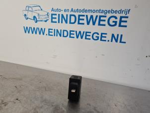 Gebruikte Elektrisch Raam Schakelaar Peugeot 407 SW (6E) 2.0 HDiF 16V Prijs € 10,00 Margeregeling aangeboden door Auto- en demontagebedrijf Eindewege