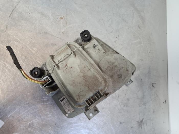 Koplamp links van een Mercedes-Benz Vito (638.1/2) 2.2 CDI 110 16V 1999