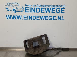 Gebruikte Remklauw (Tang) rechts-voor Opel Vectra C GTS 3.0 CDTI V6 24V Prijs € 75,00 Margeregeling aangeboden door Auto- en demontagebedrijf Eindewege