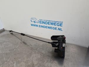 Gebruikte Deurslot Mechaniek 4Deurs links-achter Opel Vectra C 1.8 16V Prijs € 25,00 Margeregeling aangeboden door Auto- en demontagebedrijf Eindewege