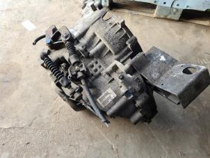 Gebruikte Versnellingsbak Volvo V70 (SW) 2.4 T 20V Prijs € 210,00 Margeregeling aangeboden door Auto- en demontagebedrijf Eindewege