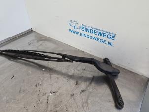 Gebruikte Ruitenwisserarm voor BMW 7 serie (E38) 735i/iL V8 32V Prijs € 25,00 Margeregeling aangeboden door Auto- en demontagebedrijf Eindewege