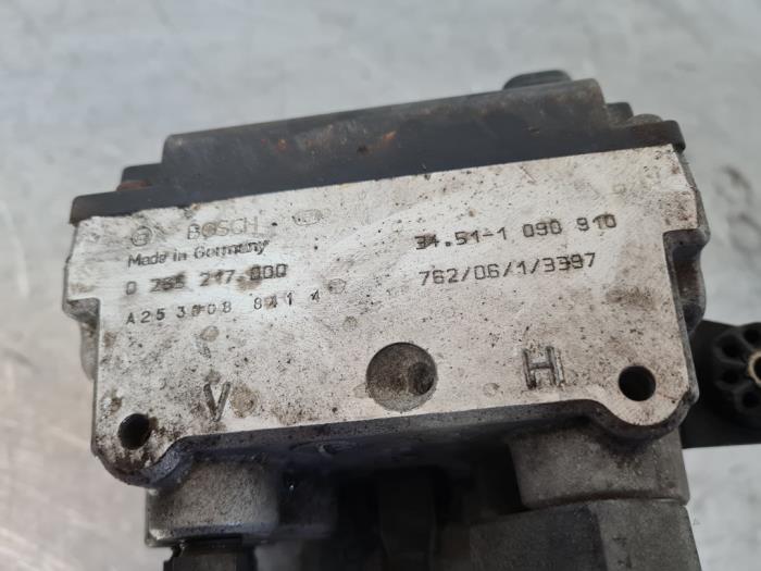 Gebruikte ABS Pomp BMW 5 serie Touring (E39) 523i 24V Prijs € 60,00 Margeregeling aangeboden door Auto- en demontagebedrijf Eindewege