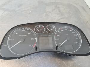 Gebruikte Instrumentenpaneel Peugeot 307 Break (3E) 1.6 HDiF 110 16V Prijs € 65,00 Margeregeling aangeboden door Auto- en demontagebedrijf Eindewege