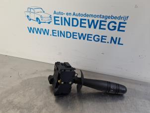 Gebruikte Pinker Schakelaar Renault Laguna II (BG) 1.6 16V Prijs € 20,00 Margeregeling aangeboden door Auto- en demontagebedrijf Eindewege