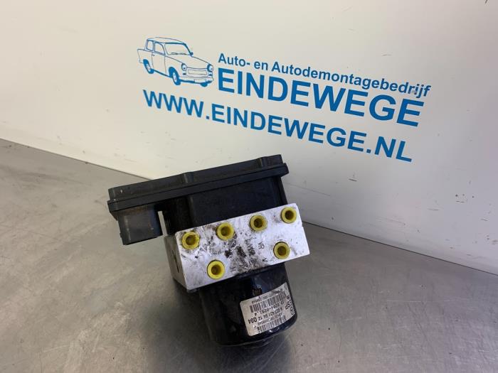 Gebruikte ABS Pomp Mercedes C Sportcoupé (C203) 2.0 C-180 16V Prijs € 65,00 Margeregeling aangeboden door Auto- en demontagebedrijf Eindewege