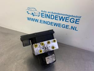 Gebruikte ABS Pomp Mercedes C Sportcoupé (C203) 2.0 C-180 16V Prijs € 65,00 Margeregeling aangeboden door Auto- en demontagebedrijf Eindewege