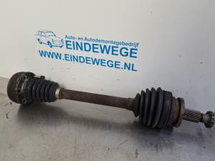 Gebruikte Aandrijfas links-voor Skoda Fabia (6Y5) 1.2 HTP Prijs € 30,00 Margeregeling aangeboden door Auto- en demontagebedrijf Eindewege