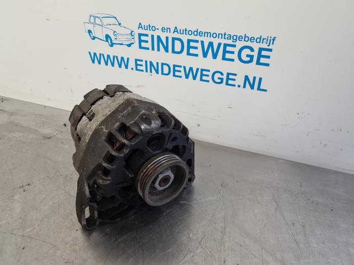 Gebruikte Dynamo Renault Kangoo (KC) 1.2 16V Prijs € 30,00 Margeregeling aangeboden door Auto- en demontagebedrijf Eindewege