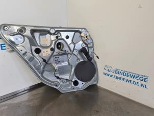 Gebruikte Raammechaniek 4Deurs links-achter Volkswagen Polo IV (9N1/2/3) 1.9 SDI Prijs € 25,00 Margeregeling aangeboden door Auto- en demontagebedrijf Eindewege