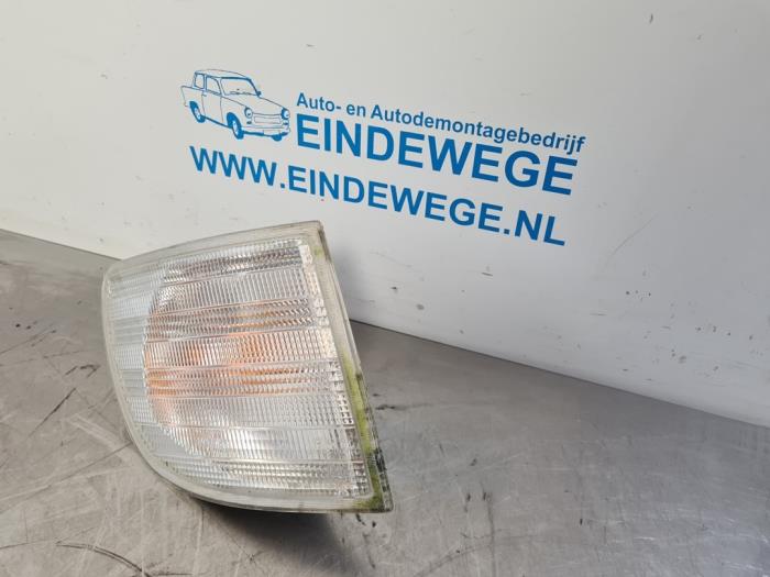 Richtingaanwijzer rechts van een Mercedes-Benz Vito (638.0) 2.2 CDI 108 16V 2001