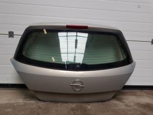 Gebruikte Achterklep Opel Astra H (L48) 1.6 16V Twinport Prijs € 50,00 Margeregeling aangeboden door Auto- en demontagebedrijf Eindewege
