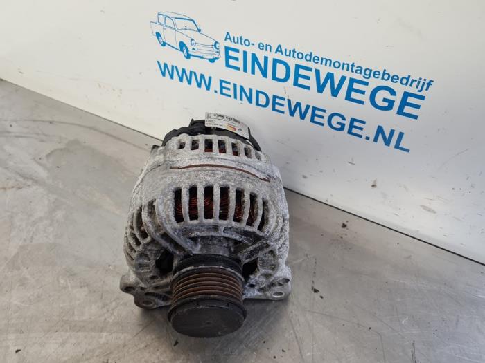 Gebruikte Dynamo Volkswagen New Beetle (9C1/9G1) 2.3 V5 20V Prijs € 50,00 Margeregeling aangeboden door Auto- en demontagebedrijf Eindewege