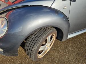 Gebruikte Scherm links-voor Volkswagen New Beetle (9C1/9G1) 2.3 V5 20V Prijs € 35,00 Margeregeling aangeboden door Auto- en demontagebedrijf Eindewege