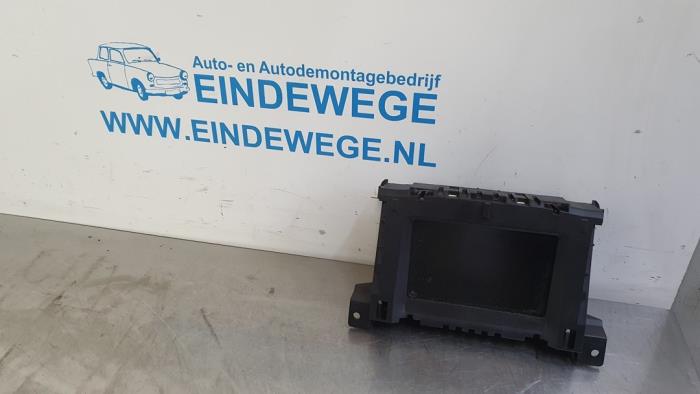 Gebruikte Display Interieur Opel Astra H SW (L35) 1.6 16V Twinport Prijs € 25,00 Margeregeling aangeboden door Auto- en demontagebedrijf Eindewege